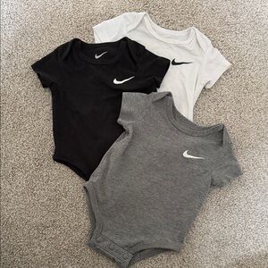 Nike Baby Bodysuit 3-Pack — Black, White, Gray